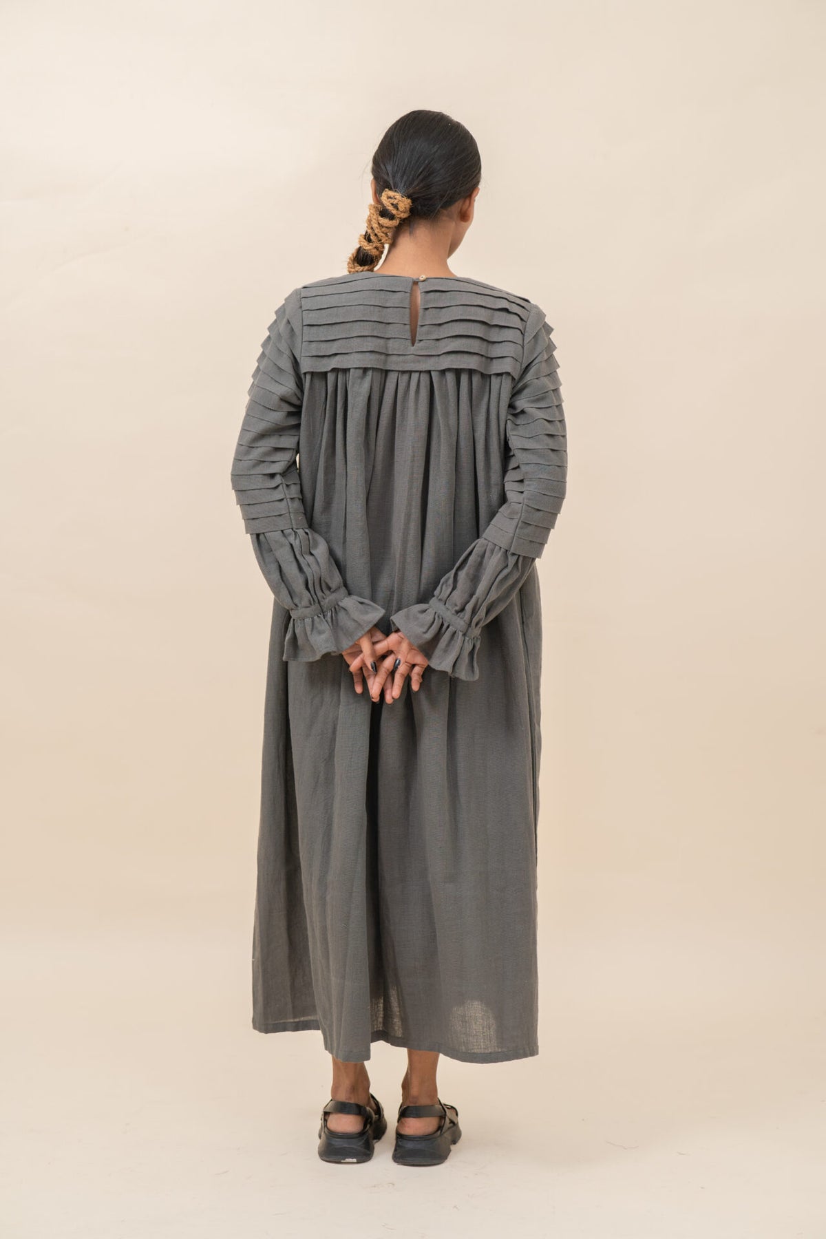 Horizontal Pleat Relexed Long Dress