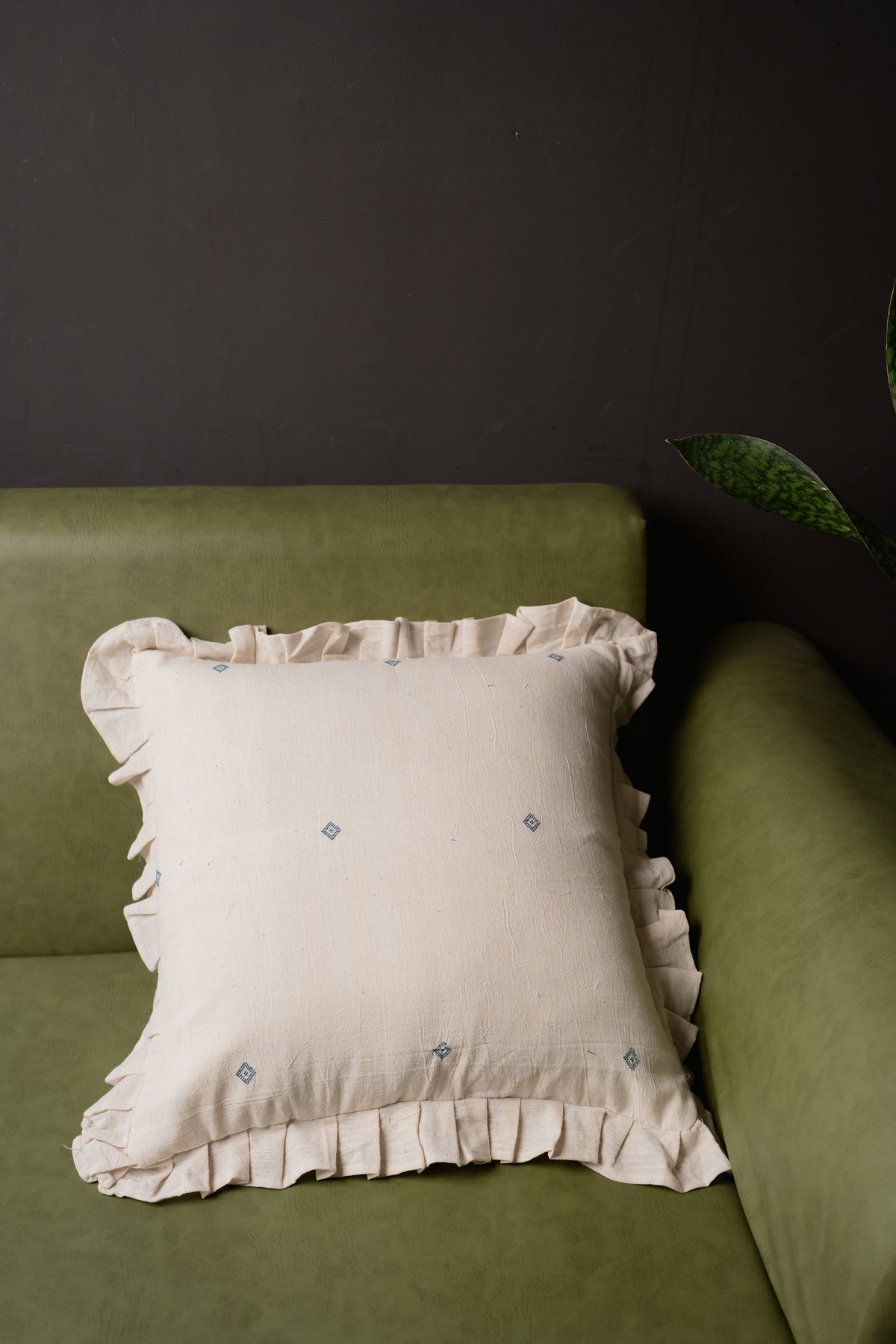 Panjko Handwoven Ivory Ruffle Cushion Cover